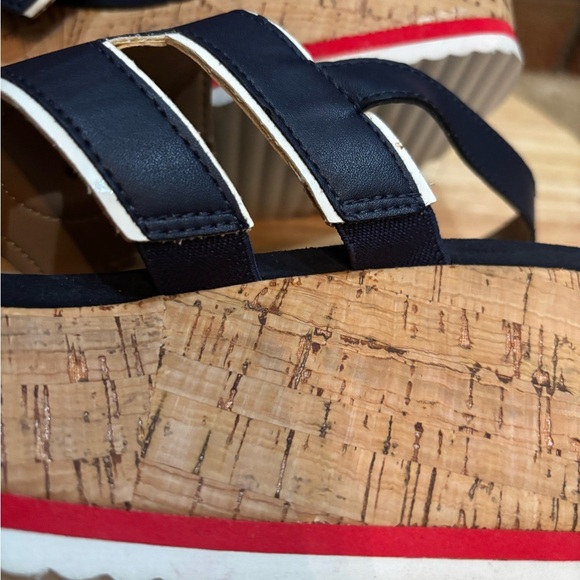 TOMMY HILFIGER PLATFORM RED WHITE & NAVY PREPPY WEDGE CASUAL DRESSY SANDALS SZ 9 - Picture 4 of 12